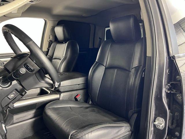 Photo of 2018 Granite Crystal Clearcoat Metallic RAM 1500