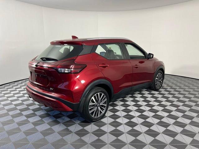 Photo of 2022 Scarlet Ember Nissan Kicks