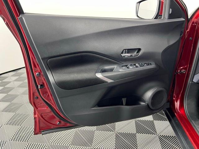 Photo of 2022 Scarlet Ember Nissan Kicks