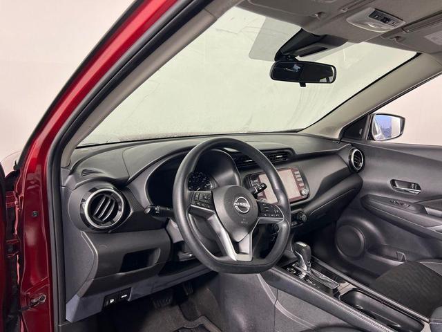 Photo of 2022 Scarlet Ember Nissan Kicks