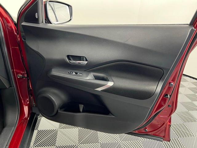 Photo of 2022 Scarlet Ember Nissan Kicks