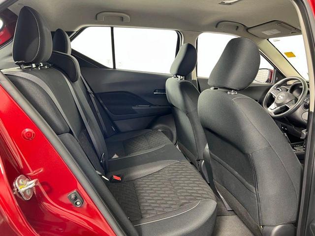 Photo of 2022 Scarlet Ember Nissan Kicks