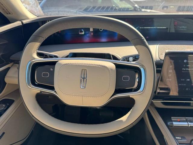 Photo of 2025 WHITE PLATINUM MET 3C Lincoln Nautilus