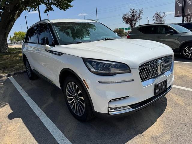 Photo of 2020 PRISTINE WHITE MET TRI-COAT Lincoln Aviator