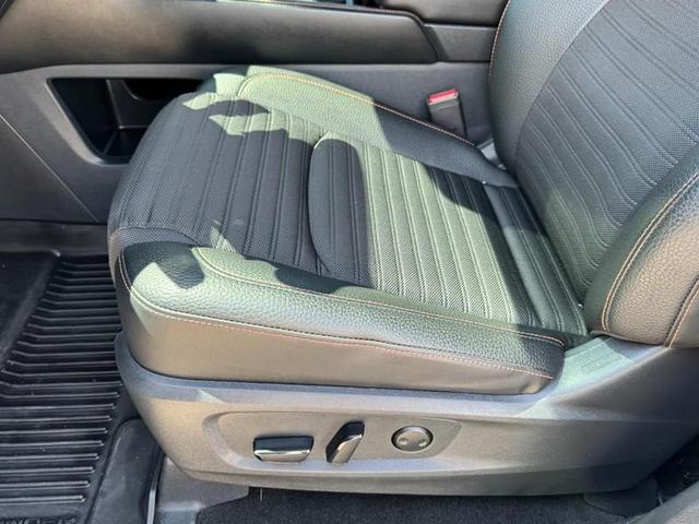 Photo of 2023 Obsidian Green Pearl Nissan Pathfinder