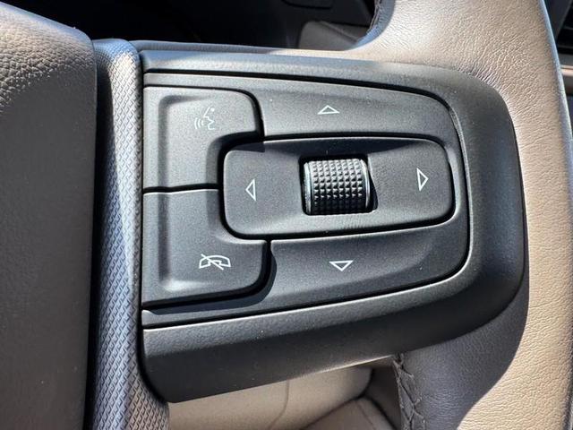 Photo of 2022 White Frost Tricoat GMC Yukon XL