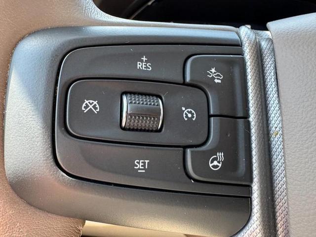 Photo of 2022 White Frost Tricoat GMC Yukon XL