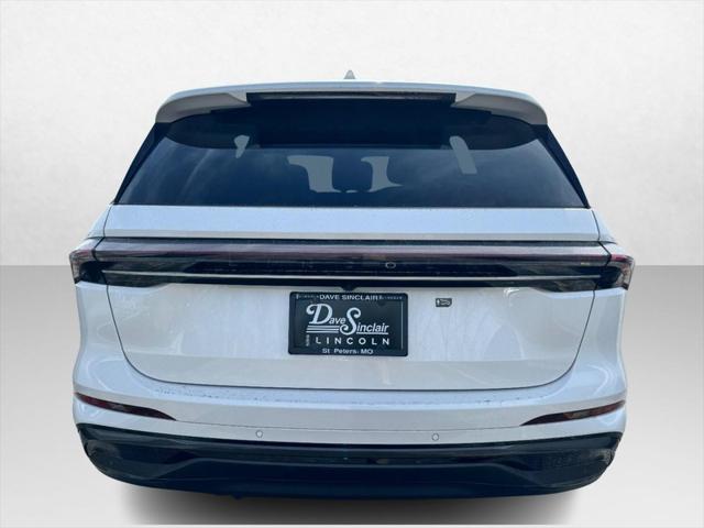 Photo of 2025 WHITE PLATINUM MET 3C Lincoln Nautilus