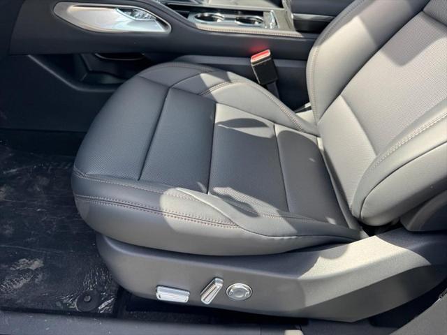Photo of 2025 WHITE PLATINUM MET 3C Lincoln Nautilus