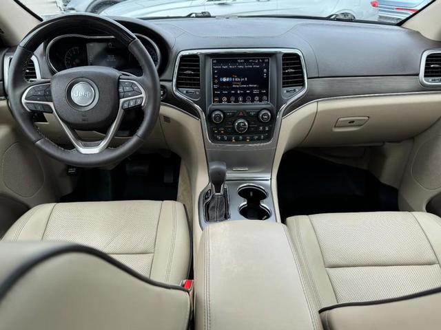 Photo of 2018 Bright White Clearcoat Jeep Grand Cherokee