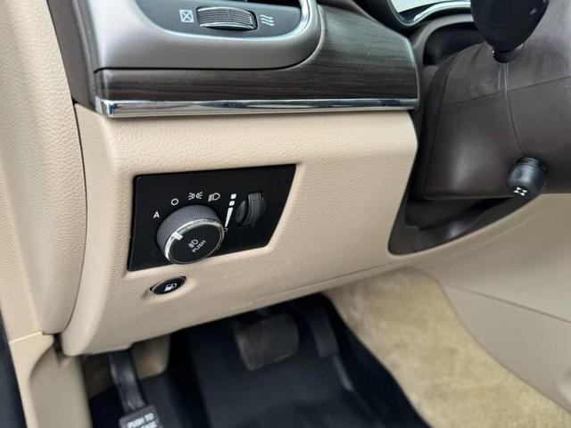Photo of 2018 Bright White Clearcoat Jeep Grand Cherokee
