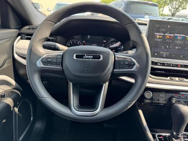 Photo of 2023 Redline Pearlcoat Jeep Compass
