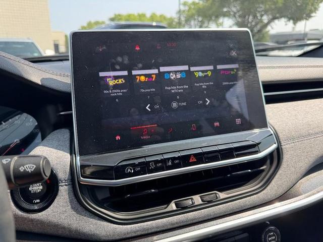 Photo of 2023 Redline Pearlcoat Jeep Compass