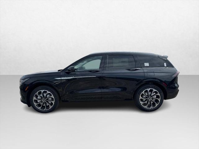 Photo of 2025 INFINITE BLACK MET CC Lincoln Nautilus