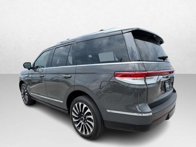 Photo of 2023 CHROME CAVIAR DARK GRAY MET Lincoln Navigator