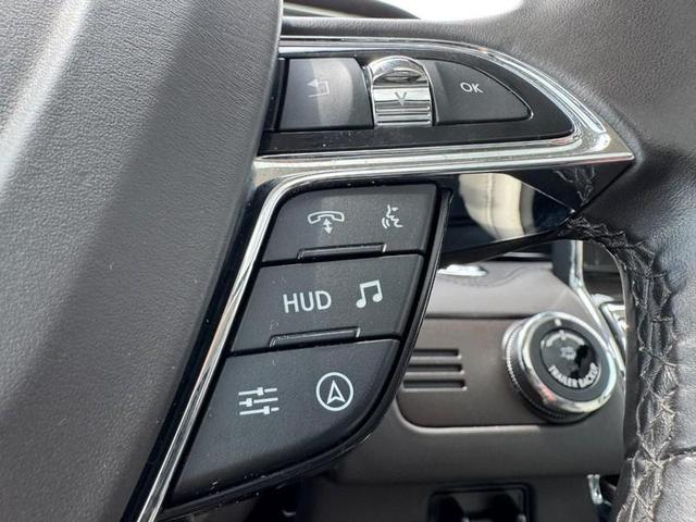 Photo of 2023 CHROME CAVIAR DARK GRAY MET Lincoln Navigator
