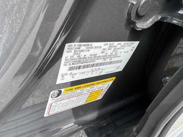 Photo of 2023 CHROME CAVIAR DARK GRAY MET Lincoln Navigator