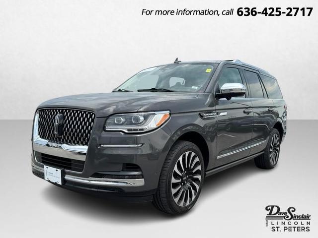 Photo of 2023 CHROME CAVIAR DARK GRAY MET Lincoln Navigator