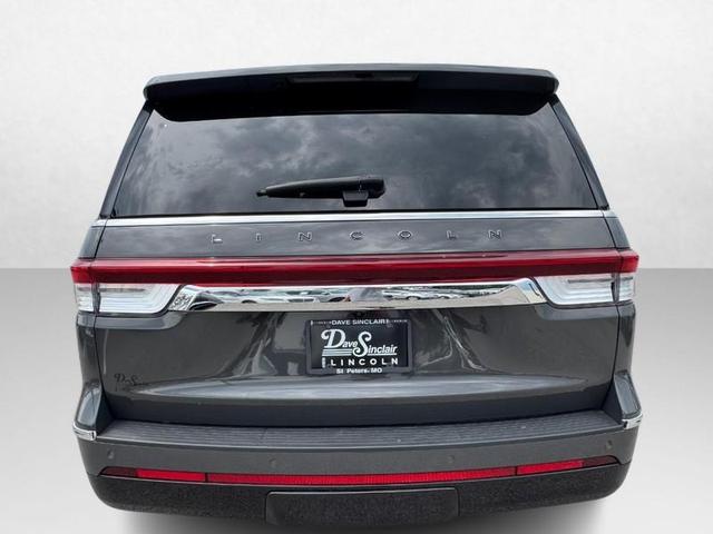 Photo of 2023 CHROME CAVIAR DARK GRAY MET Lincoln Navigator
