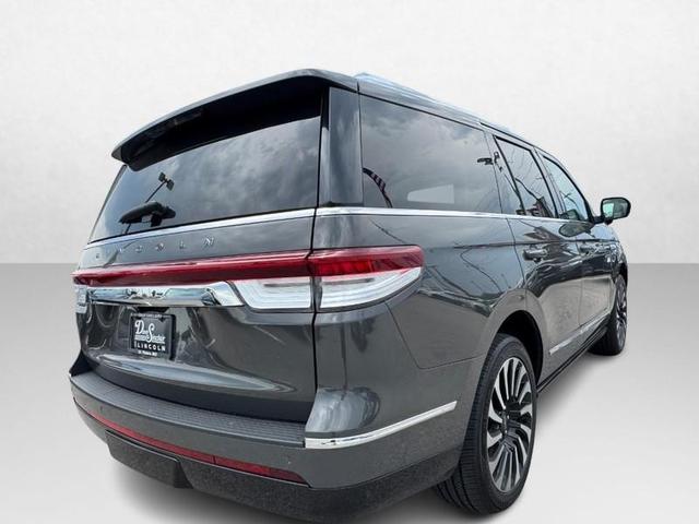 Photo of 2023 CHROME CAVIAR DARK GRAY MET Lincoln Navigator