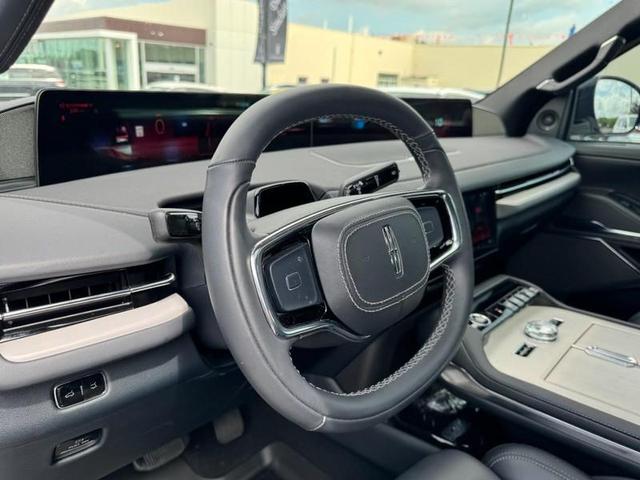 Photo of 2025 PRISTINE WHITE METALLIC 3C Lincoln Navigator