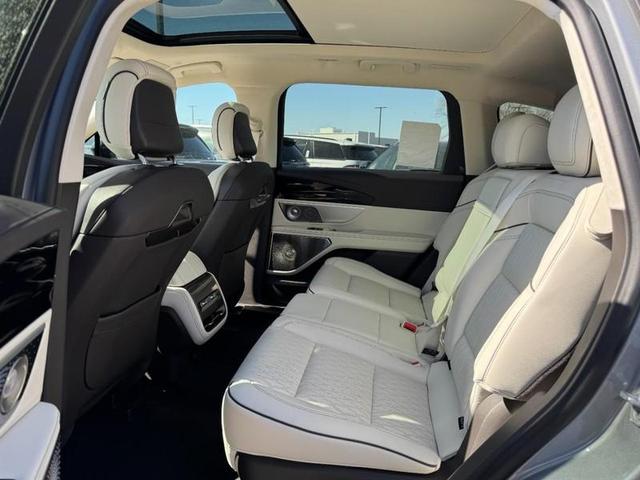 Photo of 2025 LUSTROUS GRAY METALLIC Lincoln Nautilus