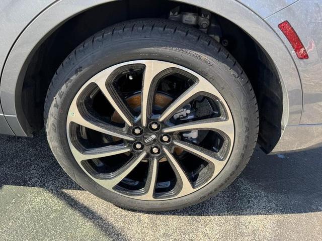Photo of 2025 LUSTROUS GRAY METALLIC Lincoln Nautilus