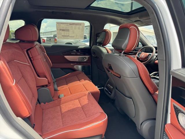 Photo of 2025 WHITE PLATINUM MET 3C Lincoln Nautilus