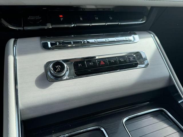 Photo of 2025 INFINITE BLACK MET CC Lincoln Aviator