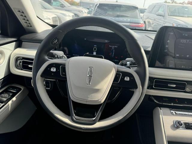 Photo of 2025 INFINITE BLACK MET CC Lincoln Aviator