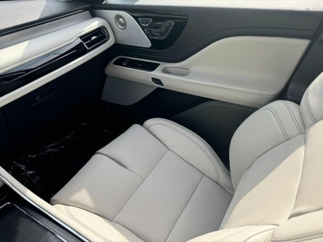 Photo of 2025 INFINITE BLACK MET CC Lincoln Aviator