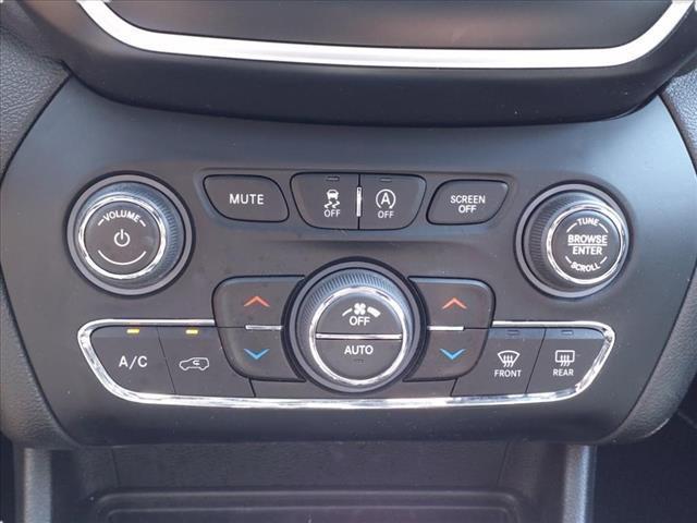 Photo of 2021 Bright White Clearcoat Jeep Cherokee