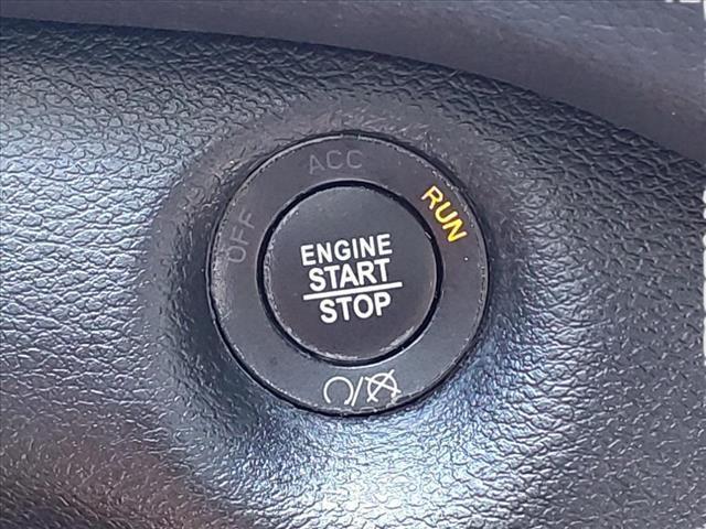 Photo of 2021 Bright White Clearcoat Jeep Cherokee