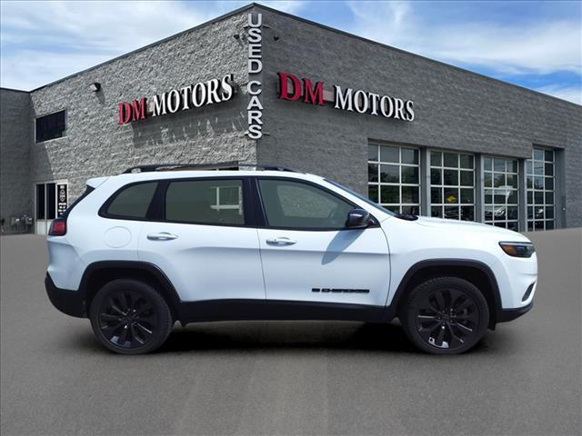 Photo of 2021 Bright White Clearcoat Jeep Cherokee