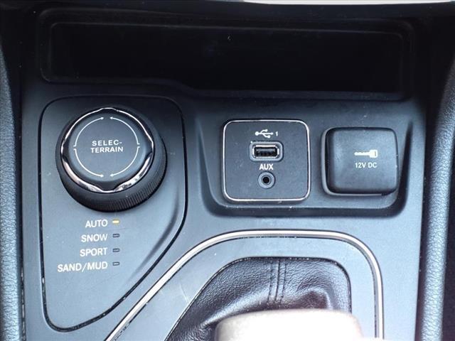 Photo of 2021 Bright White Clearcoat Jeep Cherokee