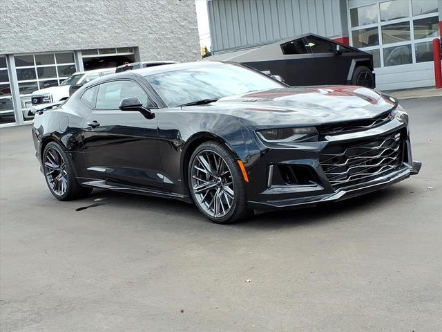 Photo of 2023 Black Chevrolet Camaro