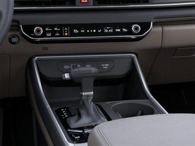 Photo of 2025 Ivory Silver Kia Carnival