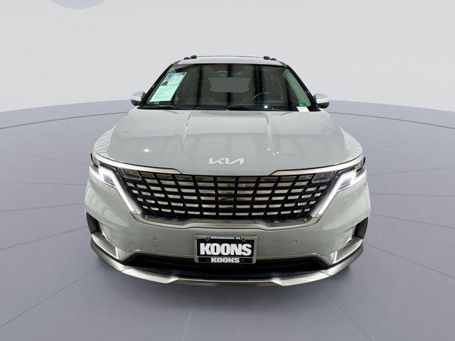 Photo of 2024 Ceramic Silver Kia Carnival
