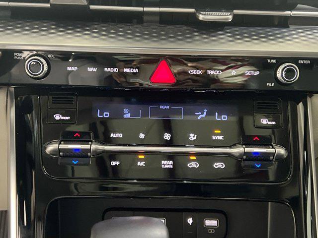 Photo of 2024 Ceramic Silver Kia Carnival