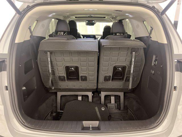 Photo of 2024 Ceramic Silver Kia Carnival