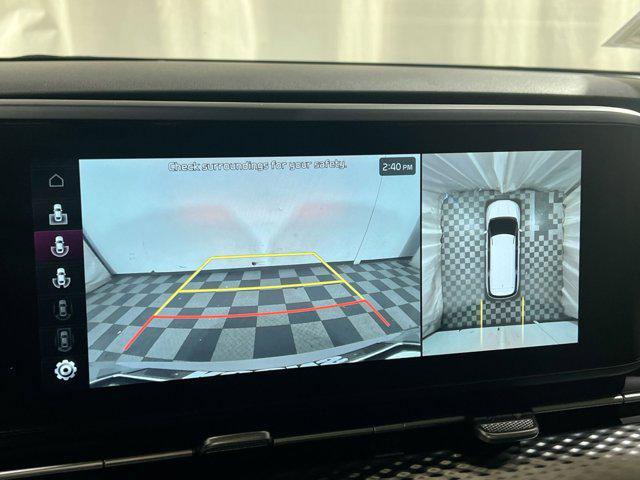 Photo of 2024 Ceramic Silver Kia Carnival