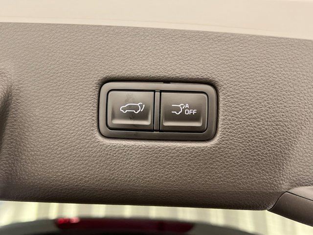 Photo of 2024 Ceramic Silver Kia Carnival