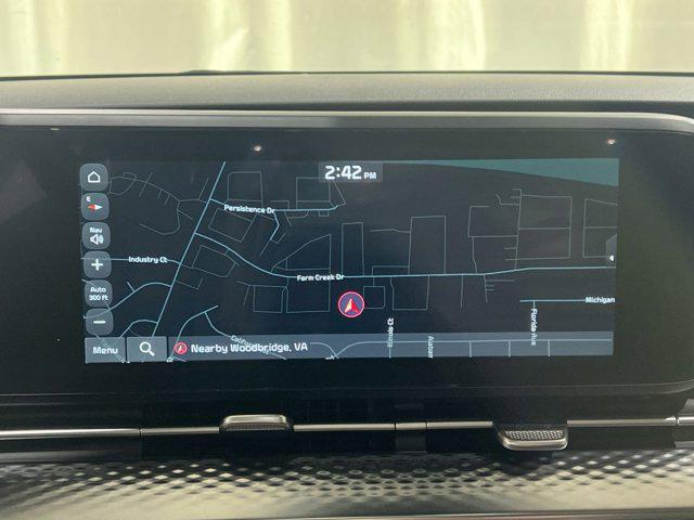 Photo of 2024 Ceramic Silver Kia Carnival