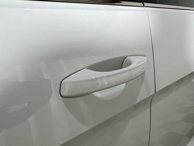Photo of 2019 Pure White Volkswagen Atlas