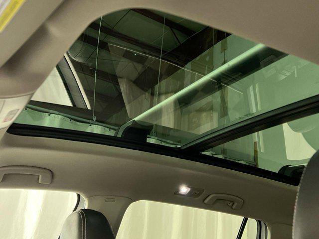 Photo of 2022 Pure White Volkswagen Atlas