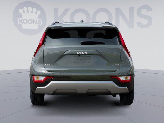 Photo of 2025 Cityscape Green Kia Niro