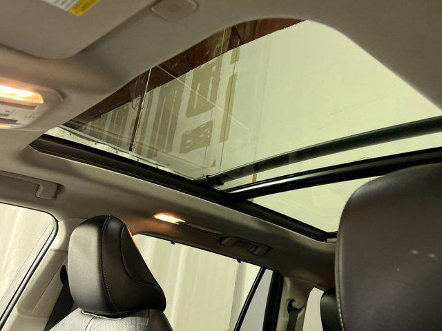 Photo of 2023 Midnight Black Metallic Toyota Highlander
