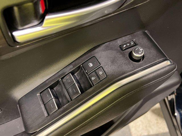 Photo of 2023 Midnight Black Metallic Toyota Highlander