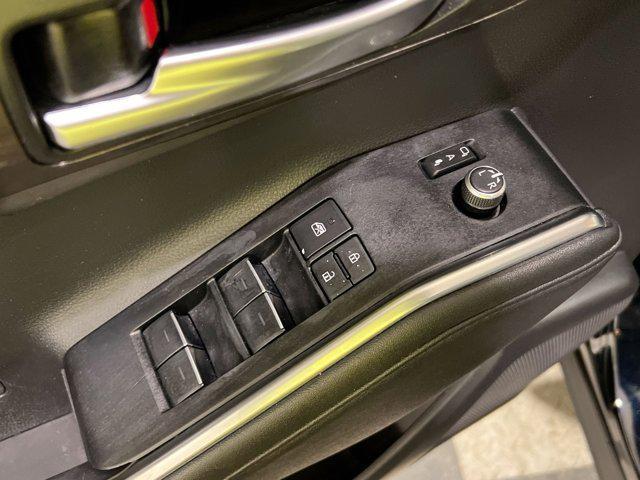 Photo of 2023 Midnight Black Metallic Toyota Highlander