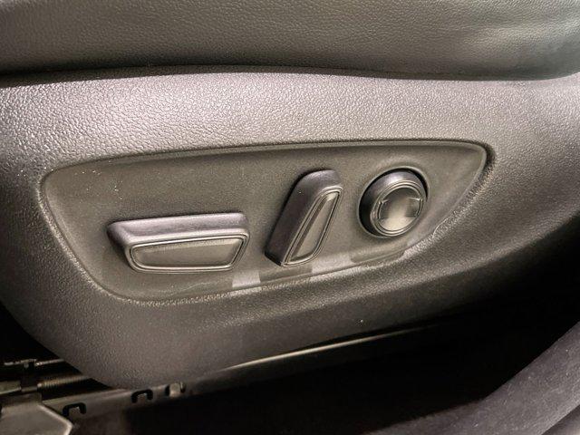 Photo of 2023 Midnight Black Metallic Toyota Highlander